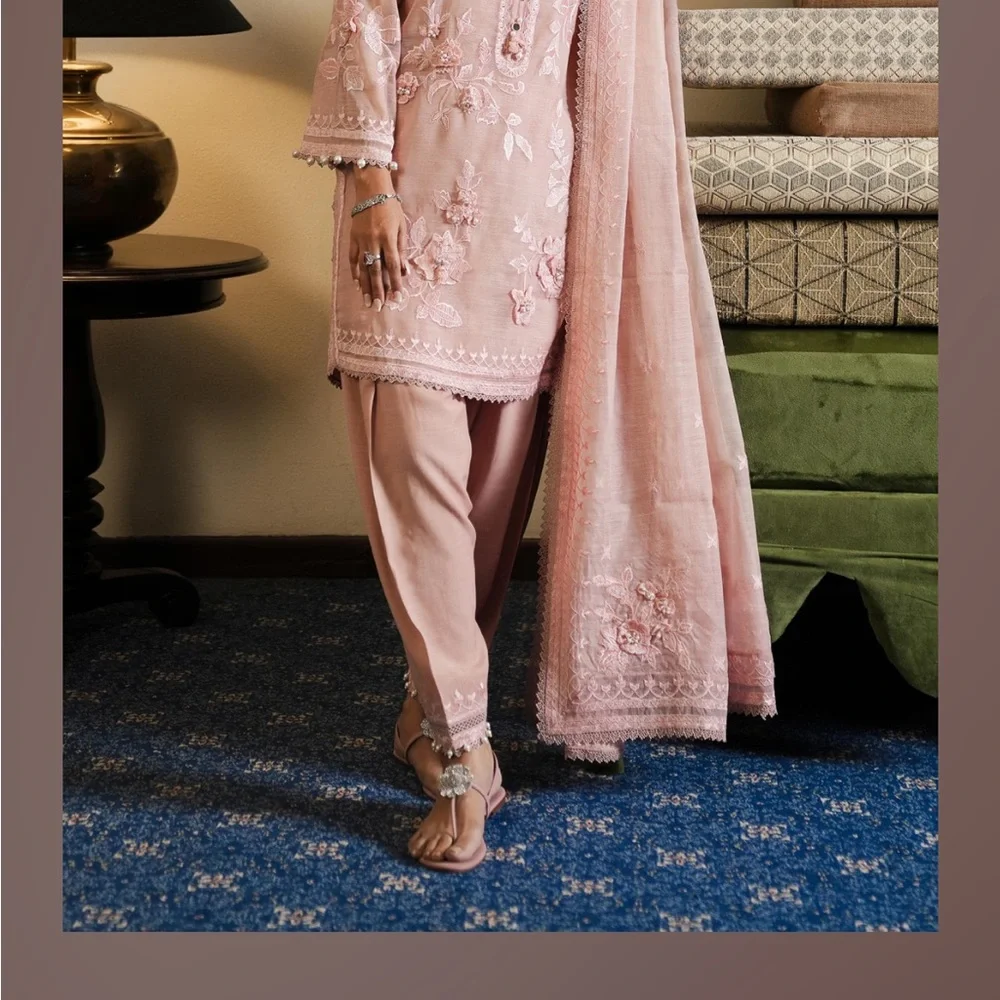 Sana Safinaz XL Blush Pink Floral Women's Kurta Set - Picture 4 of 8